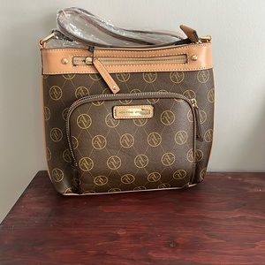 Brand new Adrienne Vittadini purse